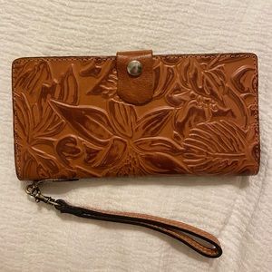 New Patricia Nash leather floral wallet wristlet
